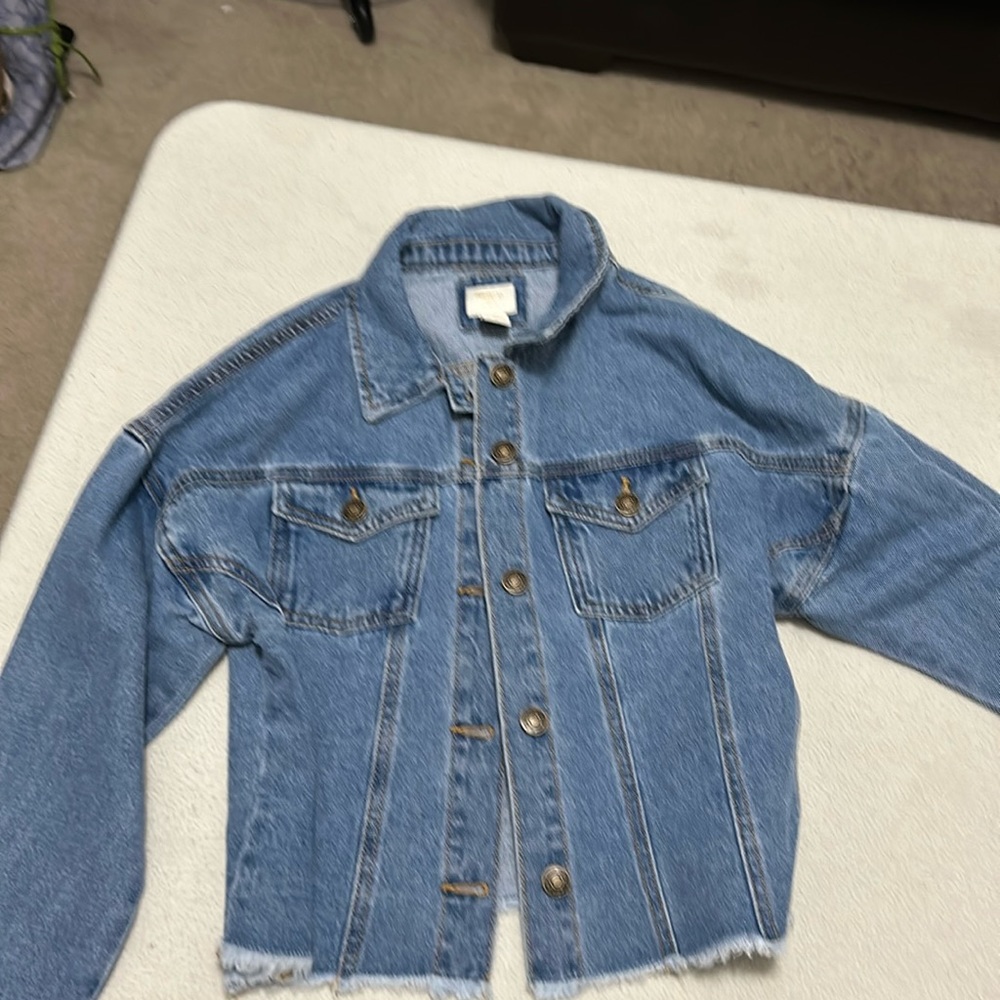 Forever 21 Girls Denim Cropped Jacket. Girls XL. Like New.